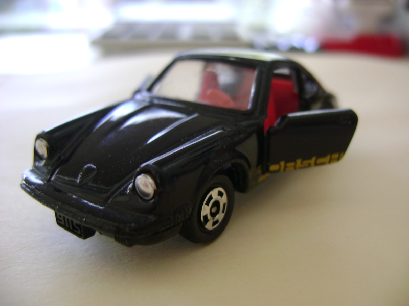 Illustration for article titled Restoration Project - Tomica 911